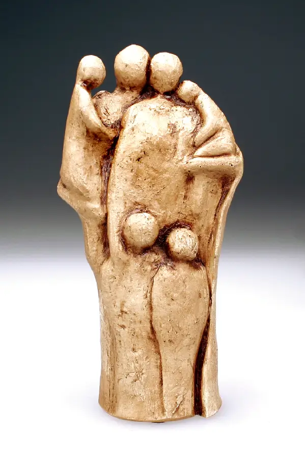 Beeld ouders 4 kinderen creme 19cm